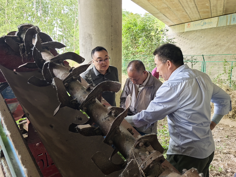江苏淮安市清江浦区：台账+铭牌+问询 多维度核查农机补贴实效-王晓春_副本.jpg