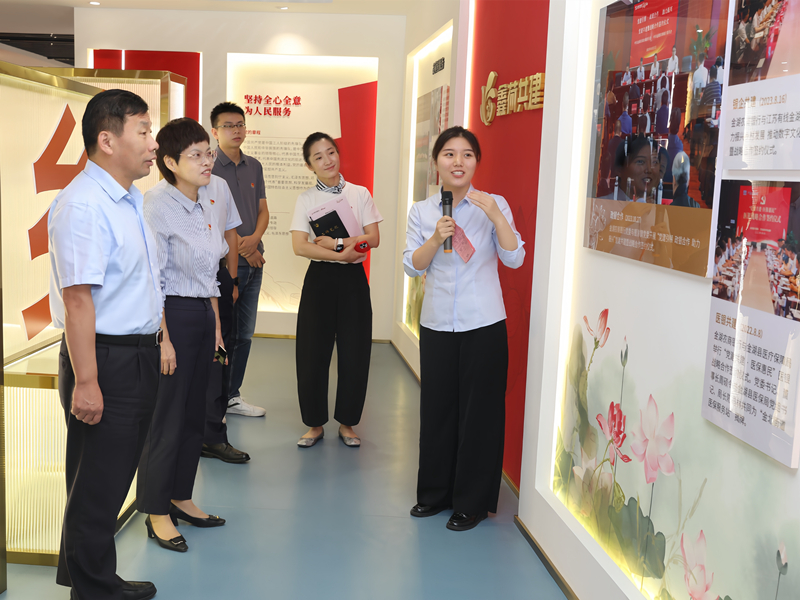 金湖县审计局与金湖农商银行成功举行党建共建暨战略合作签约仪式_副本.jpg