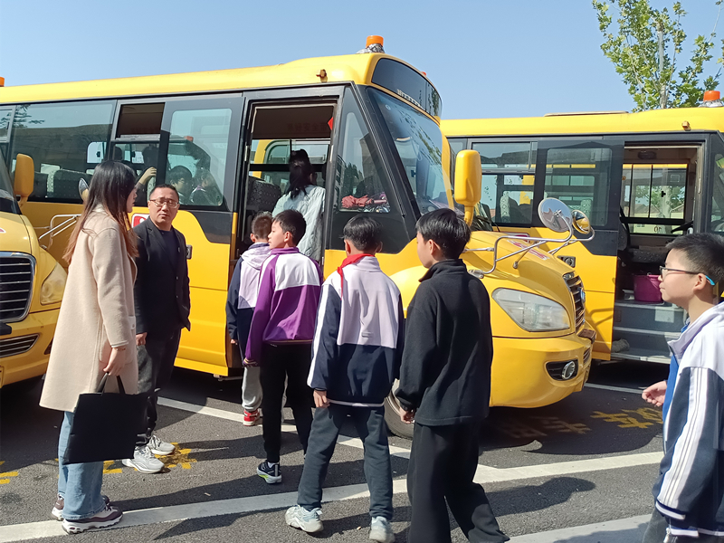 淮安洪泽审计：关注校车运行情况 护航学生“上学路”_副本.jpg