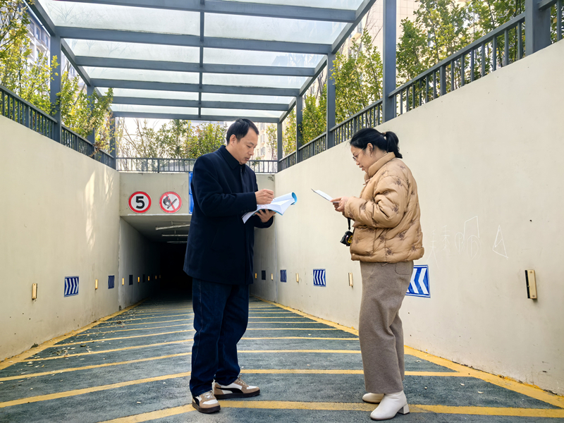 淮安洪泽审计：关注地下停车场建设 为民生工程保驾护航_副本.jpg