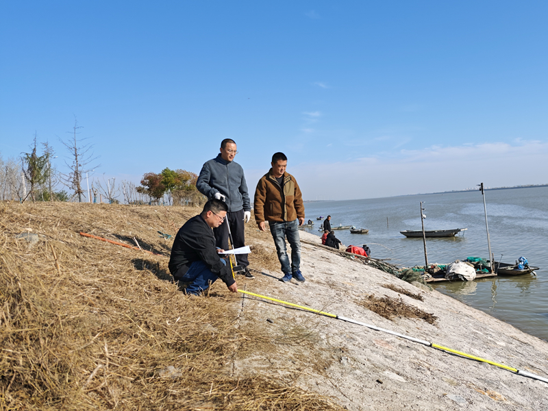 淮安洪泽审计：聚焦堤防安全 助力筑牢洪泽湖防洪屏障_副本.jpg