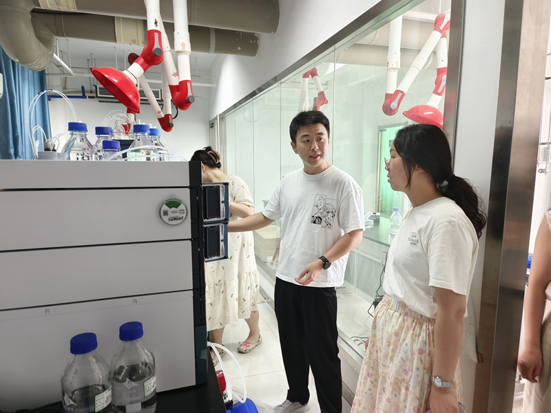 淮安金湖:审计闯进实验室,经济监督查账实_副本.jpg 淮安金湖:审计闯进实验室,经济监督查账实_副本.jpg